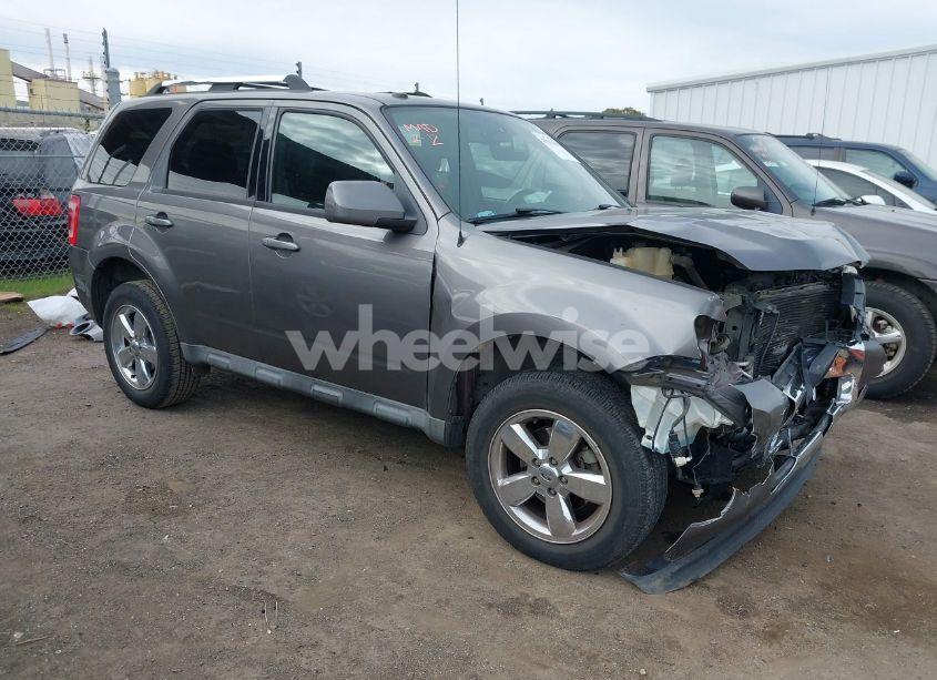 2011 Ford Escape LIMITED (VIN 1FMCU0E79BKA28017) main photo