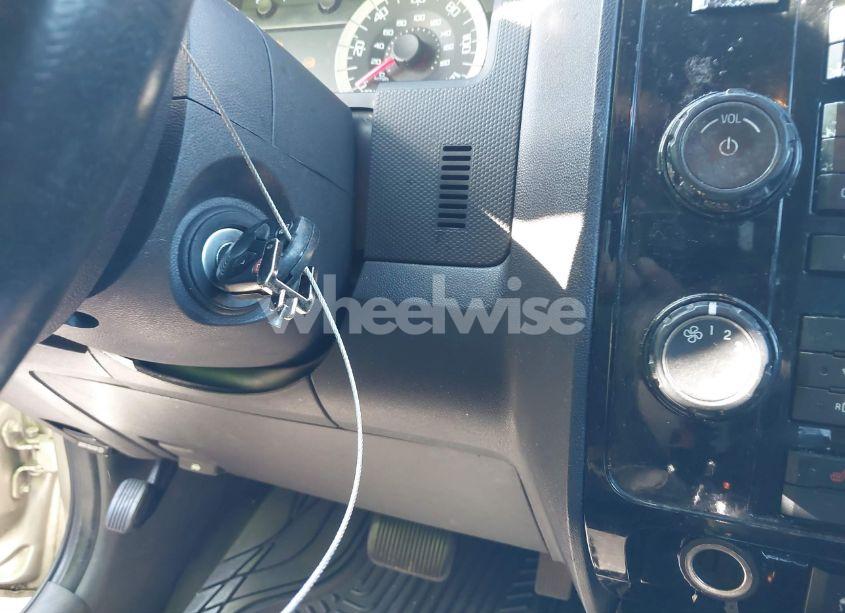 Photo 11 of 2010 Ford Escape LIMITED (VIN 1FMCU0EG1AKC60562)