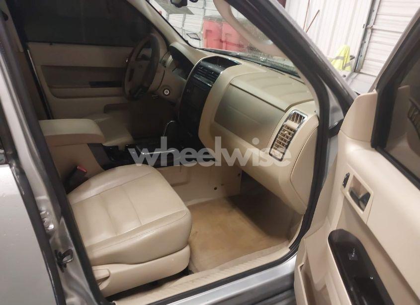 Photo 5 of 2010 Ford Escape LIMITED (VIN 1FMCU0EG9AKB31680)