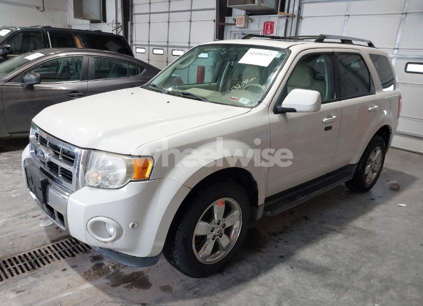 Photo 2 of 2010 Ford Escape LIMITED (VIN 1FMCU0EGXAKD16384)