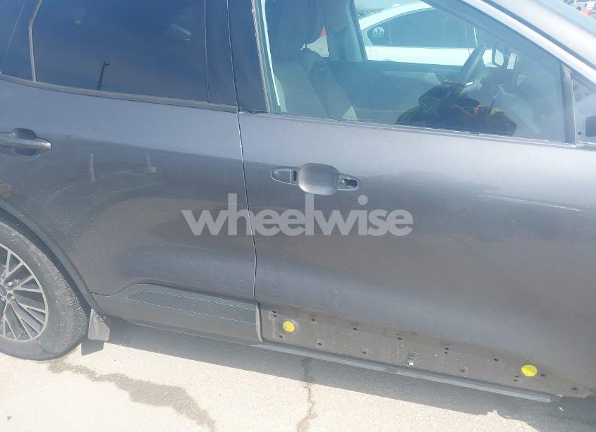 Photo 13 of 2022 Ford Escape SE PLUG-IN HYBRID (VIN 1FMCU0EZ3NUA19209)