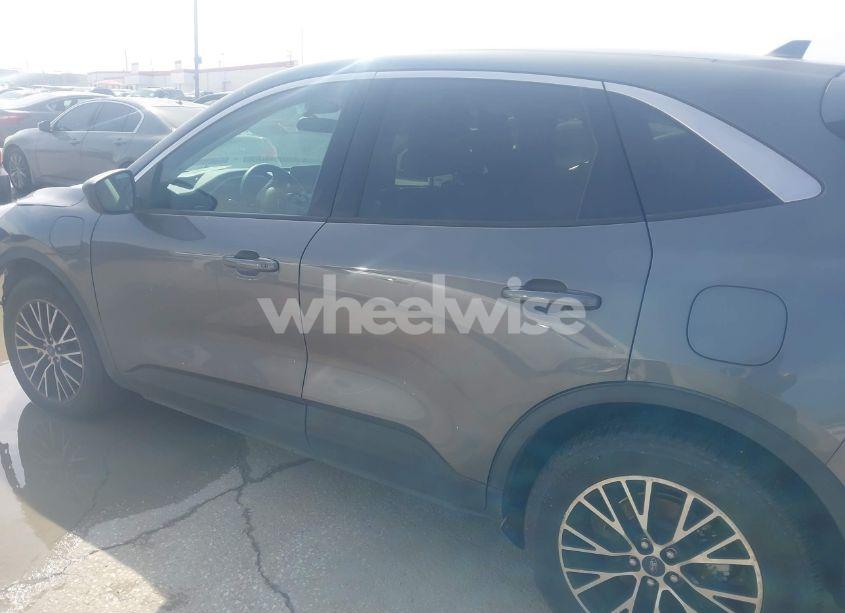 Photo 14 of 2022 Ford Escape SE PLUG-IN HYBRID (VIN 1FMCU0EZ3NUA19209)