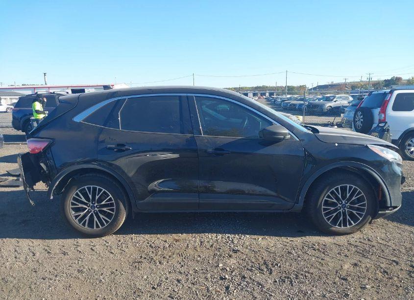 Photo 14 of 2022 Ford Escape SE PLUG-IN HYBRID (VIN 1FMCU0EZ7NUA23277)