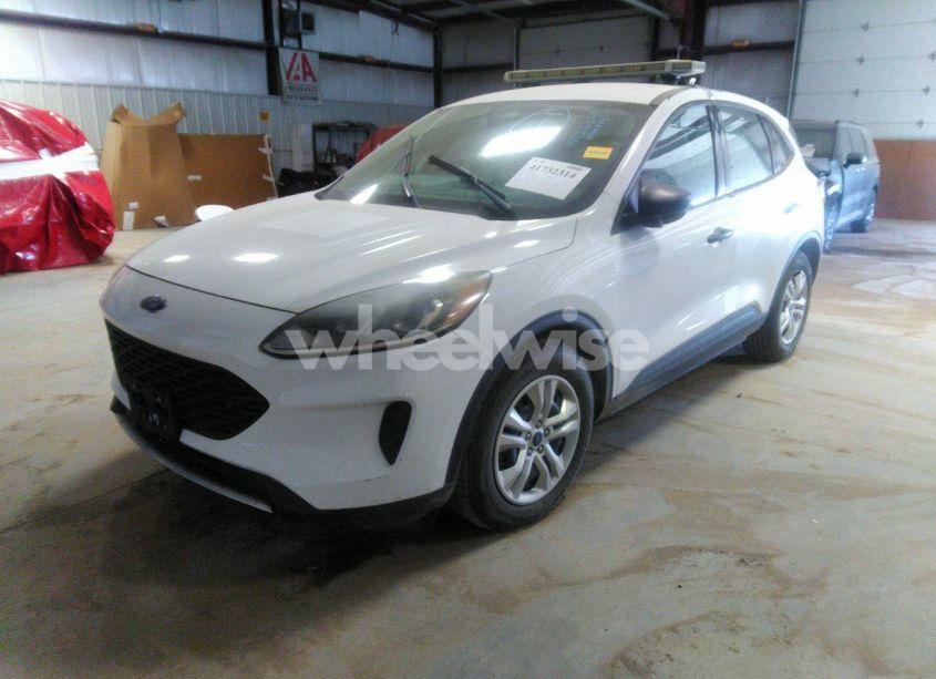 Photo 2 of 2020 Ford Escape S (VIN 1FMCU0F60LUA63492)
