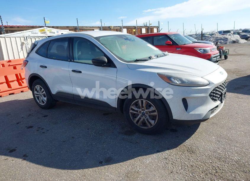 2022 Ford Escape S (VIN 1FMCU0F63NUB32162) main photo