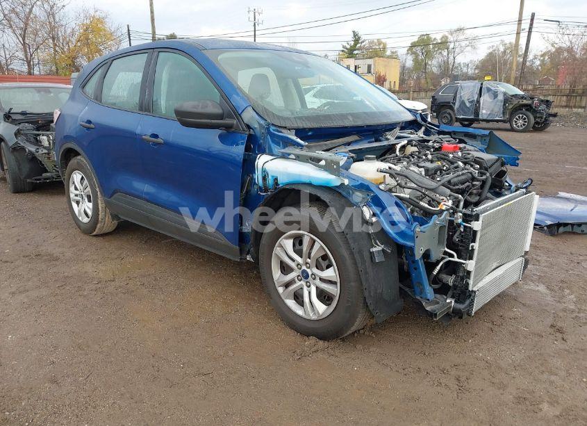 2022 Ford Escape S (VIN 1FMCU0F64NUA82193) main photo