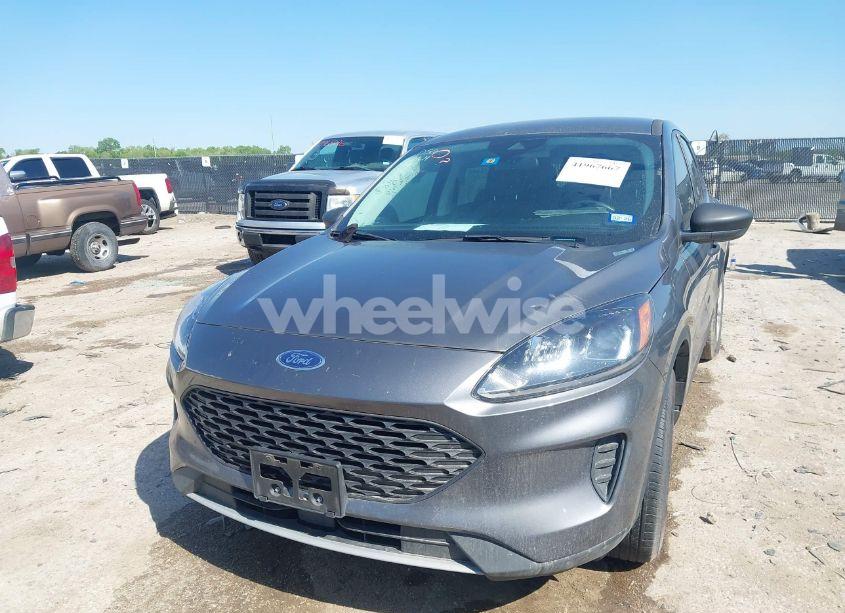 Photo 2 of 2022 Ford Escape S (VIN 1FMCU0F66NUA05518)