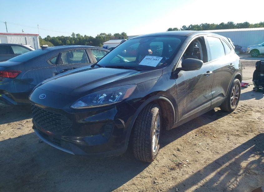 Photo 2 of 2022 Ford Escape S (VIN 1FMCU0F67NUB37901)