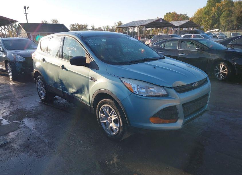 2013 Ford Escape S (VIN 1FMCU0F70DUB21093) main photo