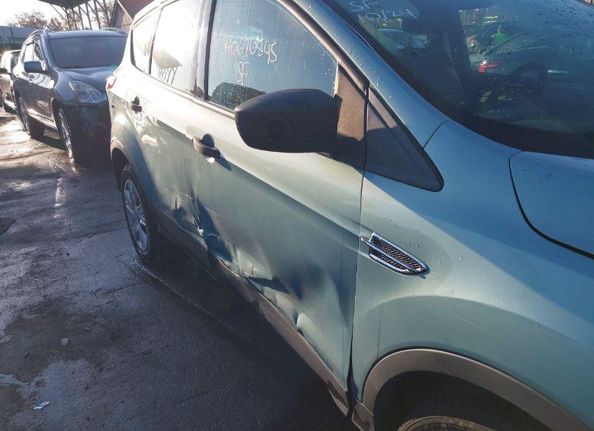 Photo 19 of 2013 Ford Escape S (VIN 1FMCU0F70DUB21093)