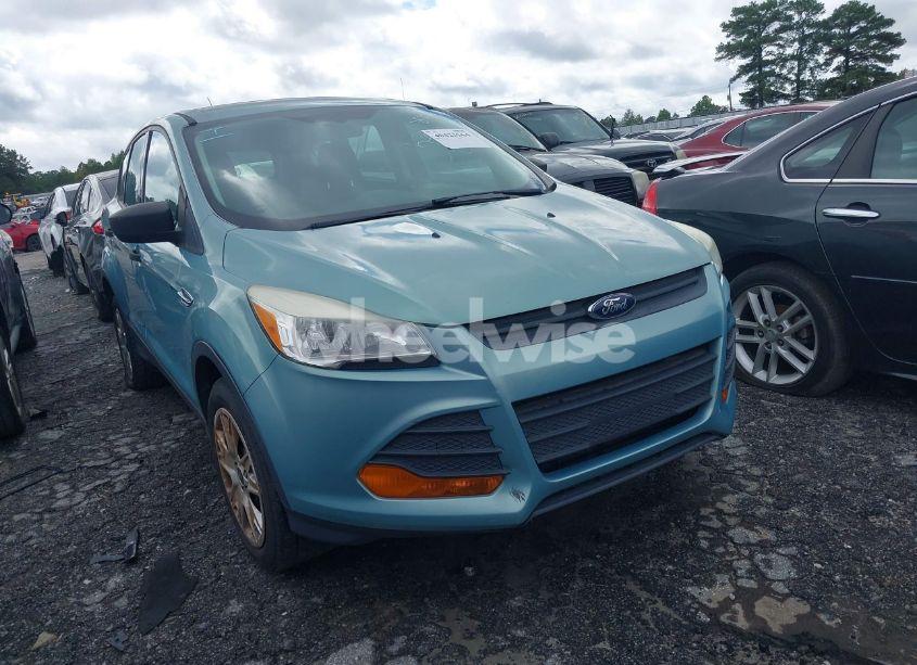 2013 Ford Escape S (VIN 1FMCU0F70DUB77146) main photo