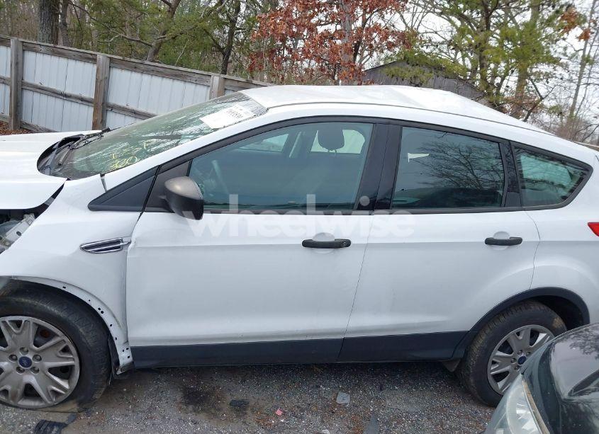 Photo 14 of 2014 Ford Escape S (VIN 1FMCU0F70EUA63133)