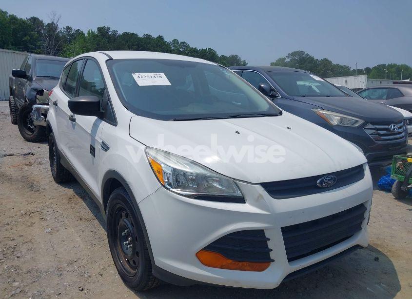 2015 Ford Escape S (VIN 1FMCU0F70FUB77828) main photo