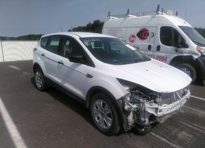 2015 Ford Escape S (VIN 1FMCU0F70FUB79546) main photo