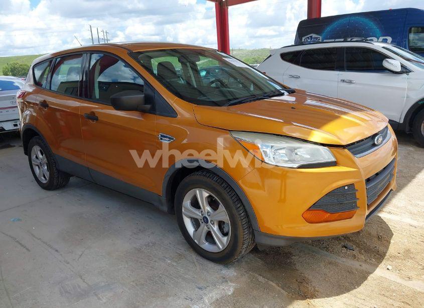 2016 Ford Escape S (VIN 1FMCU0F70GUA26635) main photo