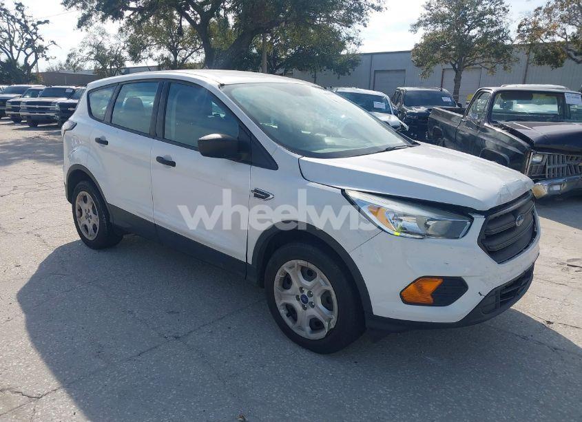 2017 Ford Escape S (VIN 1FMCU0F70HUB82451) main photo