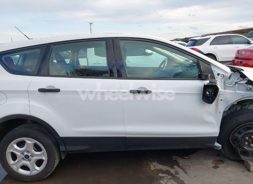 Photo 14 of 2018 Ford Escape S (VIN 1FMCU0F70JUD20415)