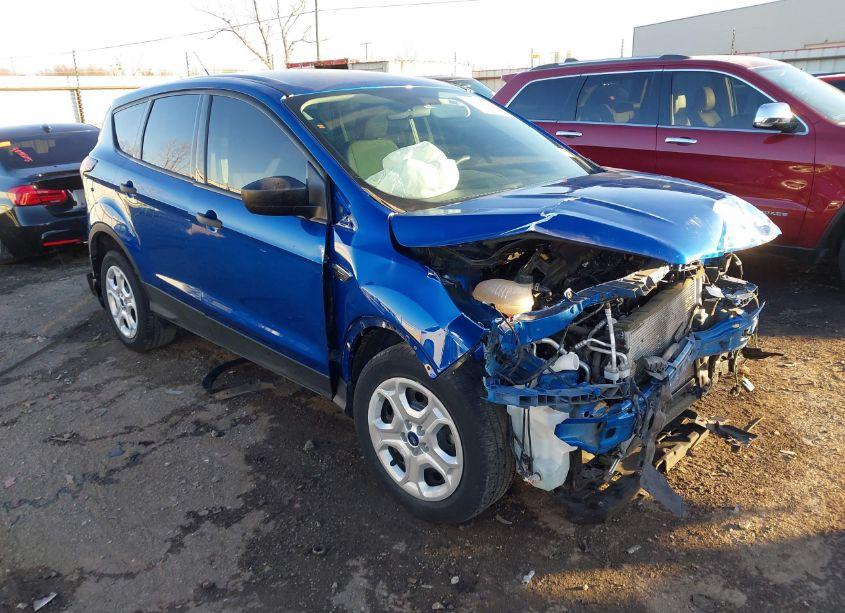 2019 Ford Escape S (VIN 1FMCU0F70KUB20491) main photo