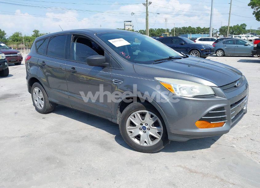 2013 Ford Escape S (VIN 1FMCU0F71DUB51218) main photo