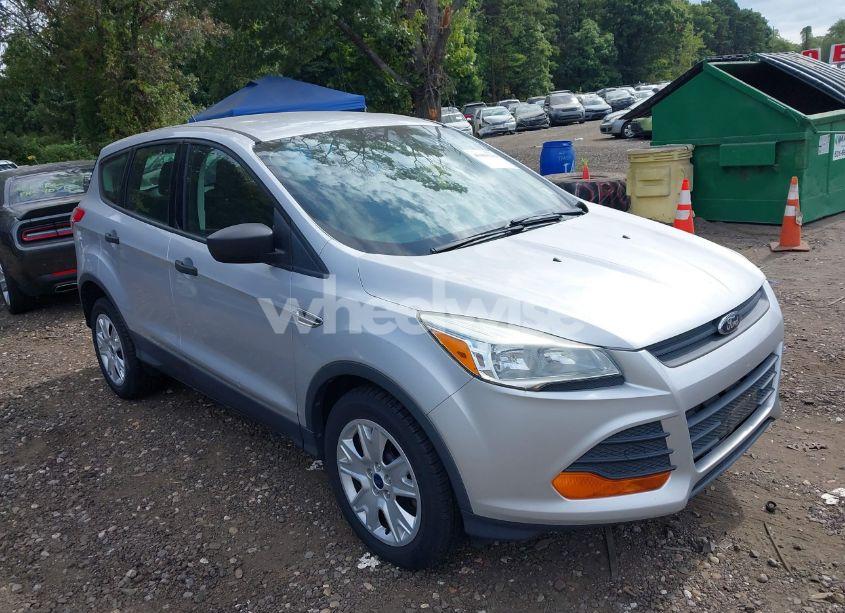 2013 Ford Escape S (VIN 1FMCU0F71DUB59206) main photo