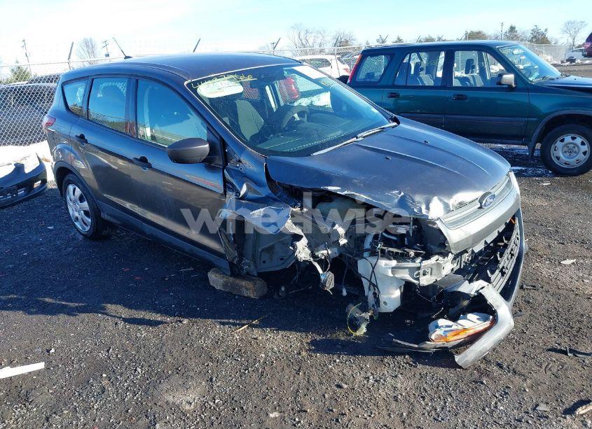 2015 Ford Escape S (VIN 1FMCU0F71FUB25673) main photo