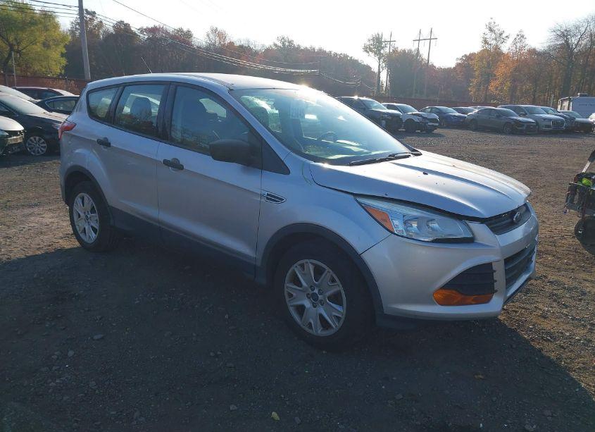 2015 Ford Escape S (VIN 1FMCU0F71FUB54087) main photo