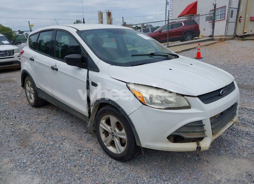 2015 Ford Escape S (VIN 1FMCU0F71FUC32271) main photo