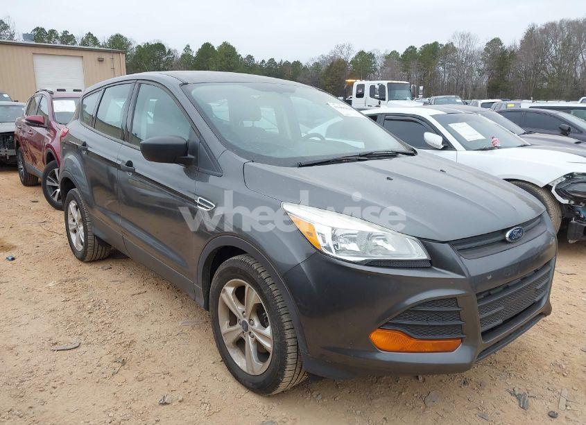 2016 Ford Escape S (VIN 1FMCU0F71GUA18060) main photo