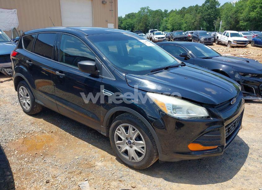 2016 Ford Escape S (VIN 1FMCU0F71GUA73141) main photo