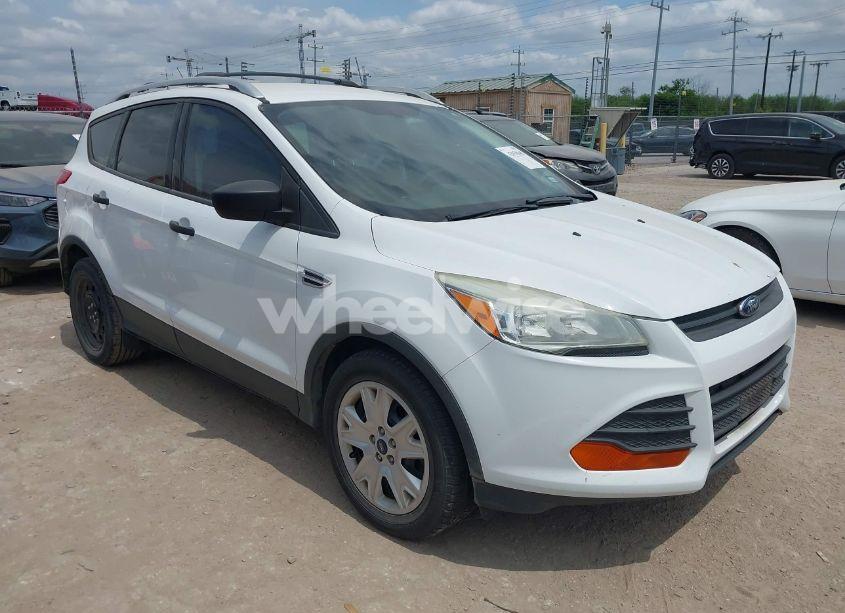 2016 Ford Escape S (VIN 1FMCU0F71GUB58156) main photo