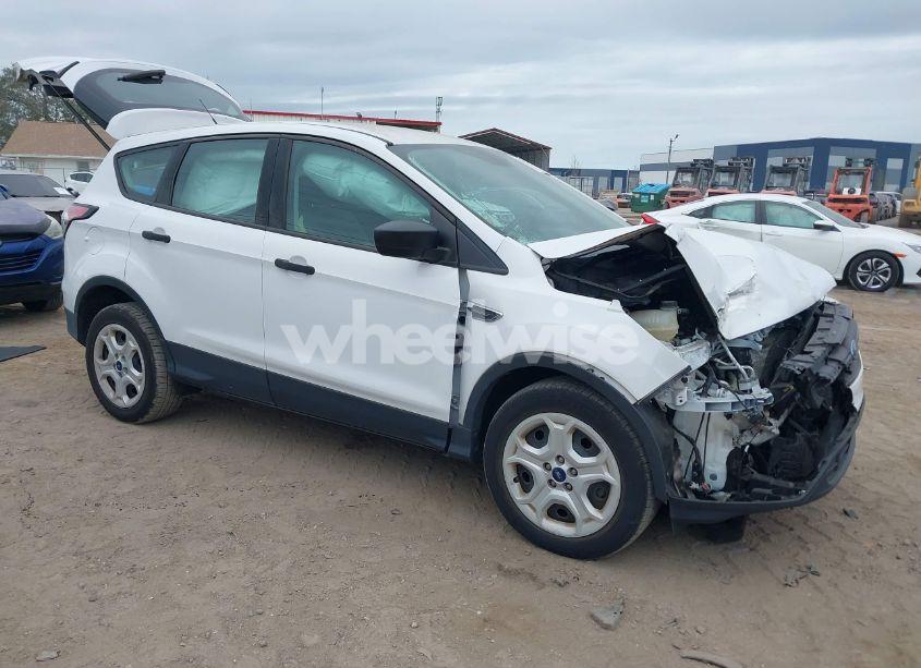 2017 Ford Escape S (VIN 1FMCU0F71HUE01868) main photo