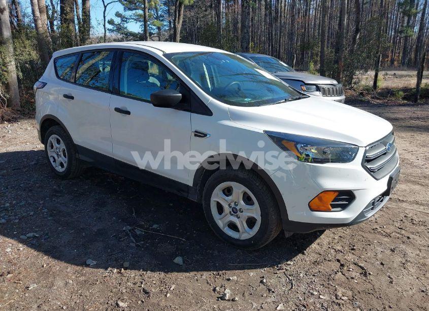 2018 Ford Escape S (VIN 1FMCU0F71JUA17689) main photo