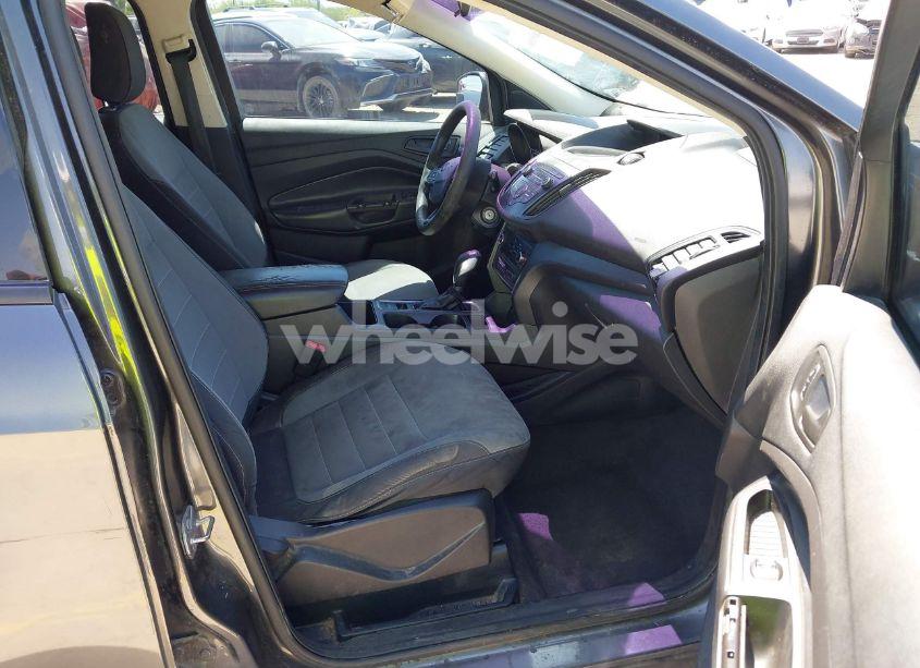 Photo 5 of 2019 Ford Escape S (VIN 1FMCU0F71KUA24479)