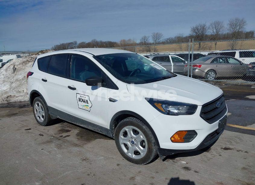 2019 Ford Escape S (VIN 1FMCU0F71KUC07235) main photo