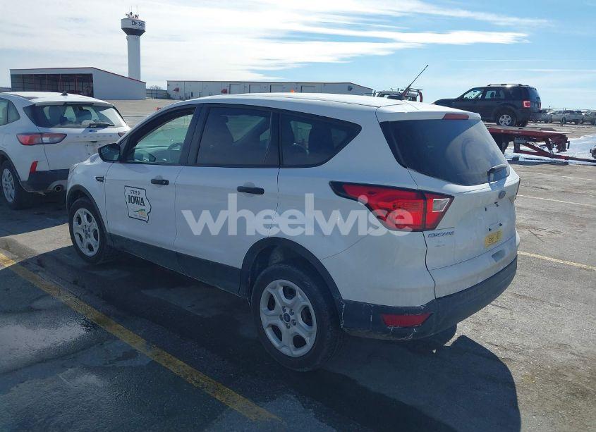 Photo 3 of 2019 Ford Escape S (VIN 1FMCU0F71KUC07235)