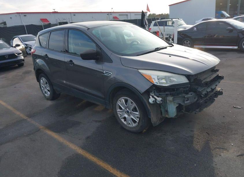 2014 Ford Escape S (VIN 1FMCU0F72EUB39063) main photo