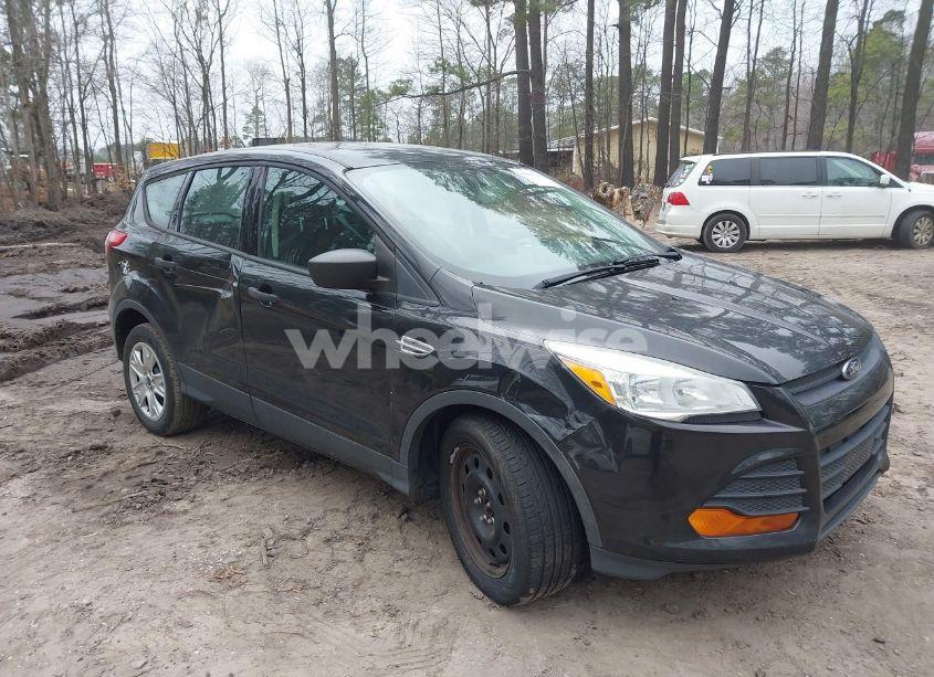 2015 Ford Escape S (VIN 1FMCU0F72FUB11068) main photo
