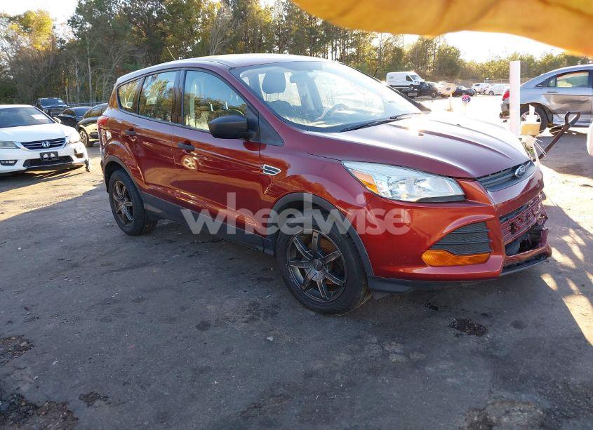 2016 Ford Escape S (VIN 1FMCU0F72GUB32813) main photo