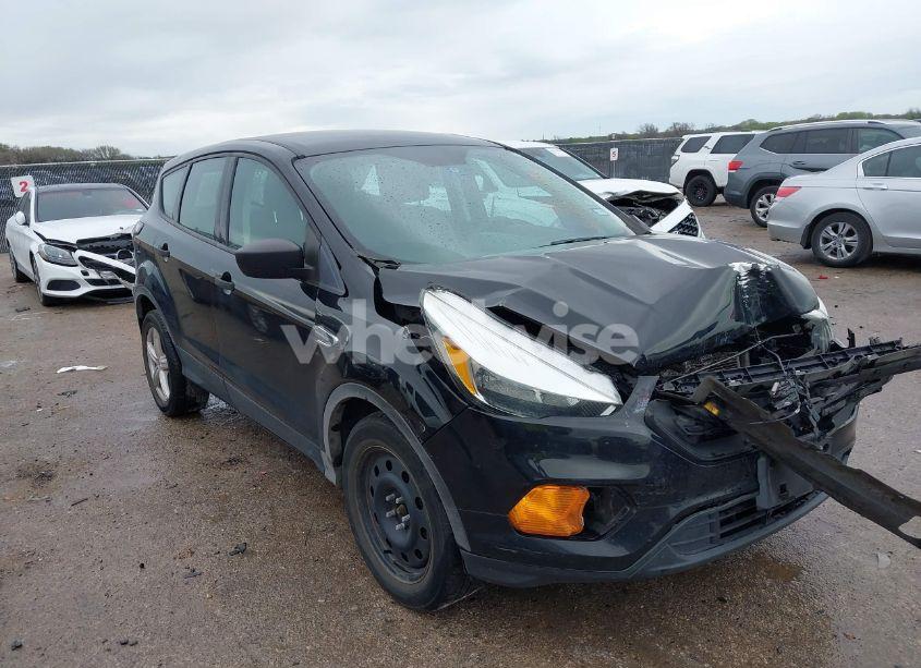 2017 Ford Escape S (VIN 1FMCU0F72HUC16647) main photo