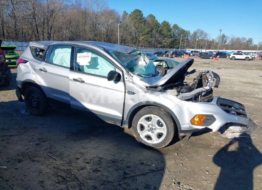 2017 Ford Escape S (VIN 1FMCU0F72HUD15484) main photo