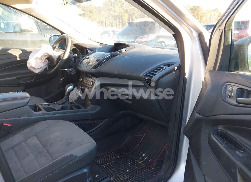 Photo 5 of 2019 Ford Escape S (VIN 1FMCU0F72KUA88384)