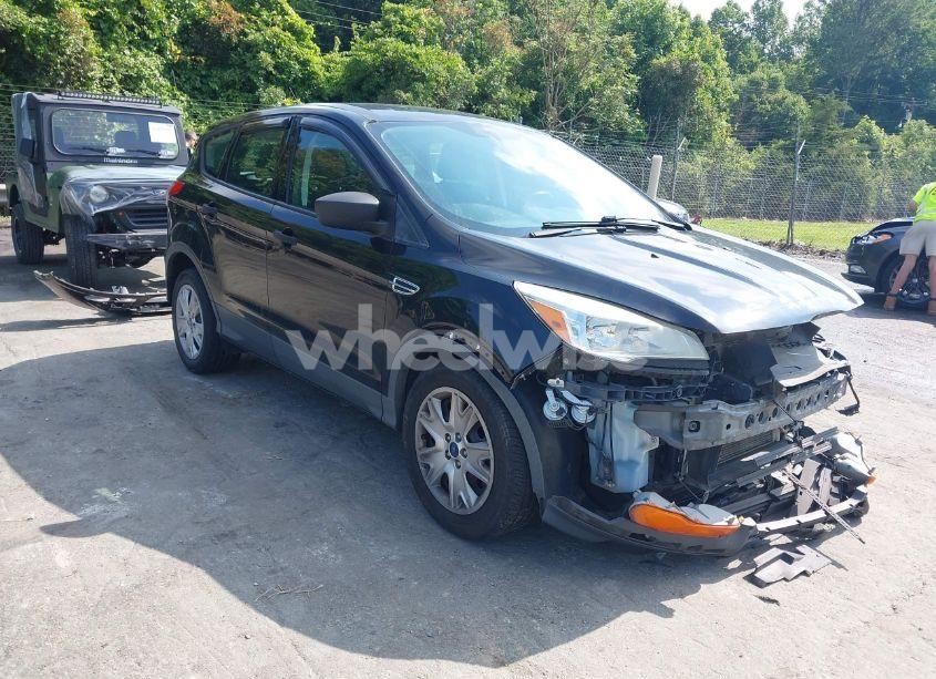 2013 Ford Escape S (VIN 1FMCU0F73DUC08230) main photo
