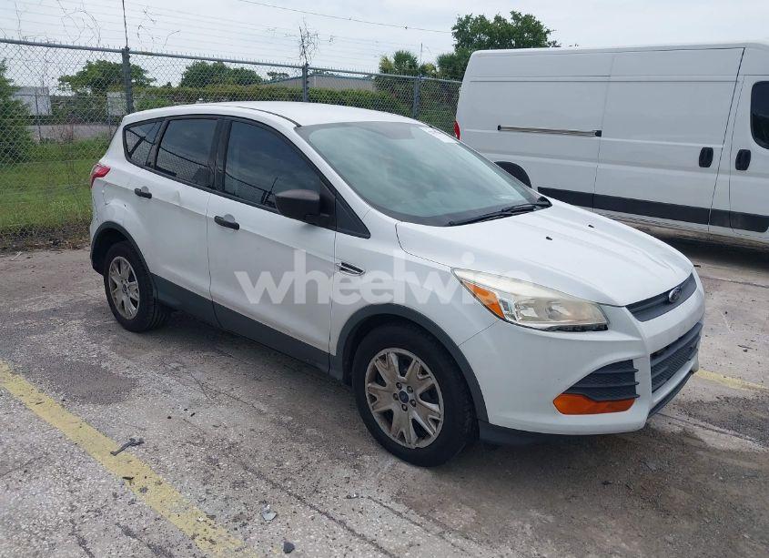 2014 Ford Escape S (VIN 1FMCU0F73EUA86339) main photo