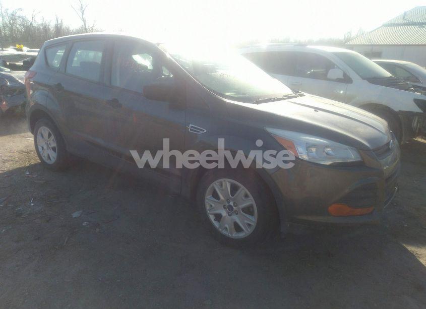 2015 Ford Escape S (VIN 1FMCU0F73FUA42472) main photo