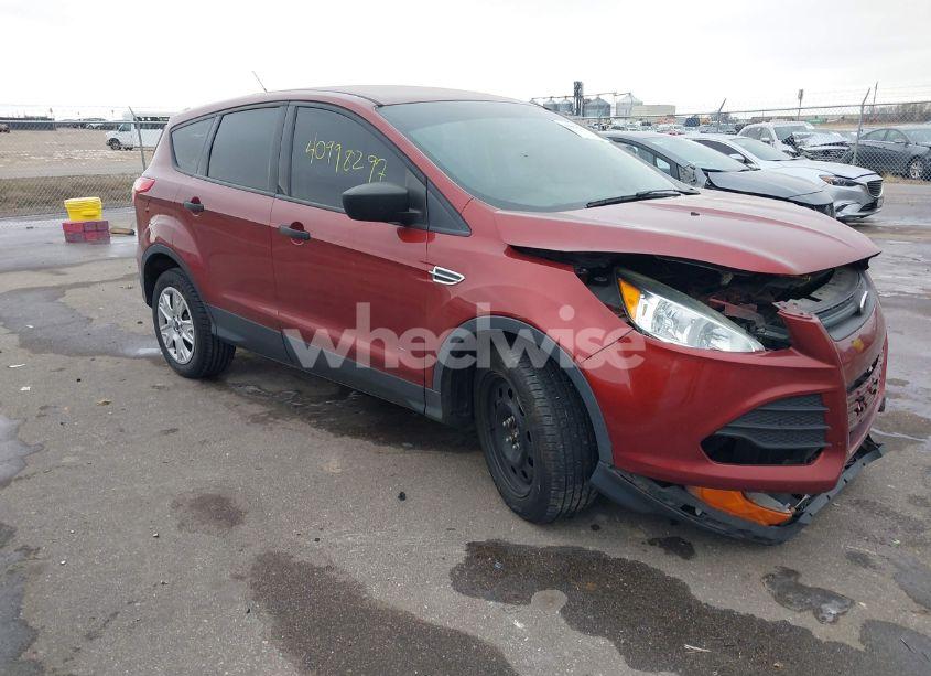 2015 Ford Escape S (VIN 1FMCU0F73FUB62157) main photo