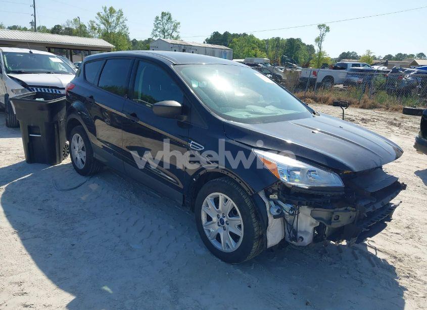 2015 Ford Escape S (VIN 1FMCU0F73FUB68234) main photo