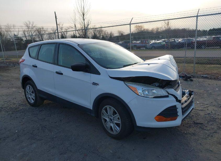 2015 Ford Escape S (VIN 1FMCU0F73FUC21398) main photo