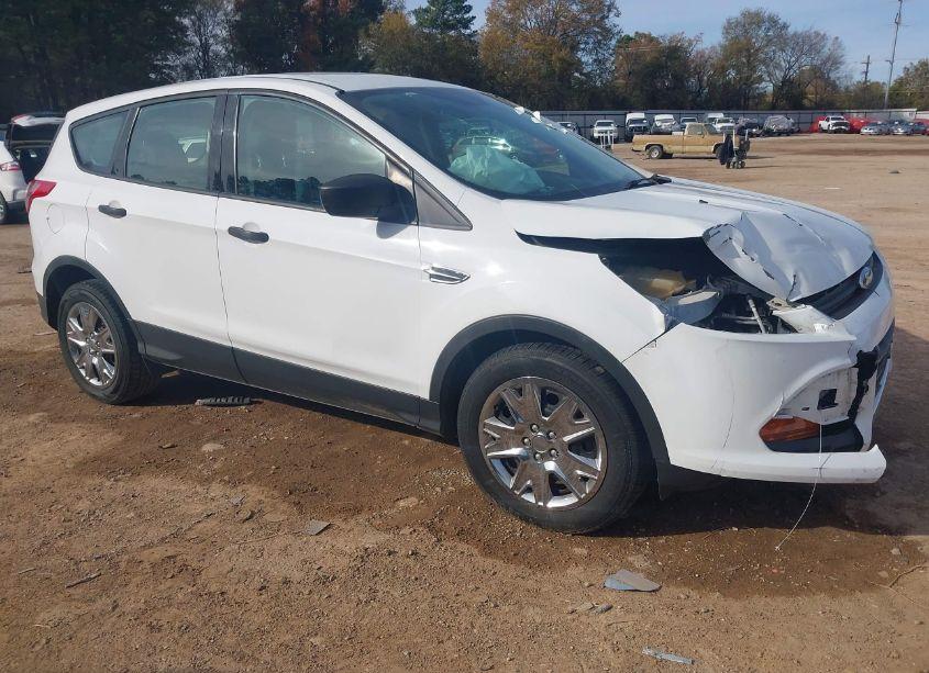 2016 Ford Escape S (VIN 1FMCU0F73GUA09814) main photo
