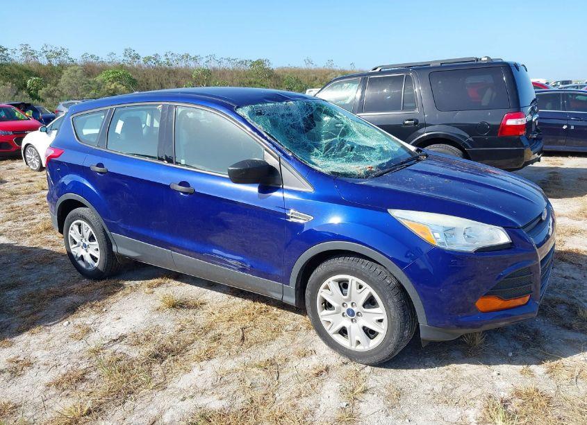2016 Ford Escape S (VIN 1FMCU0F73GUB04180) main photo