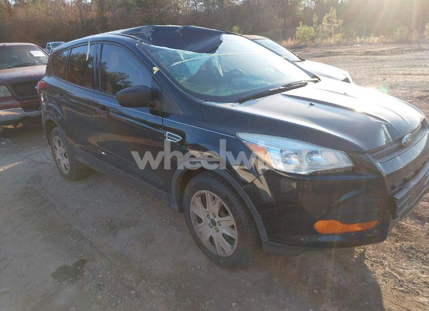 2016 Ford Escape S (VIN 1FMCU0F73GUC05235) main photo